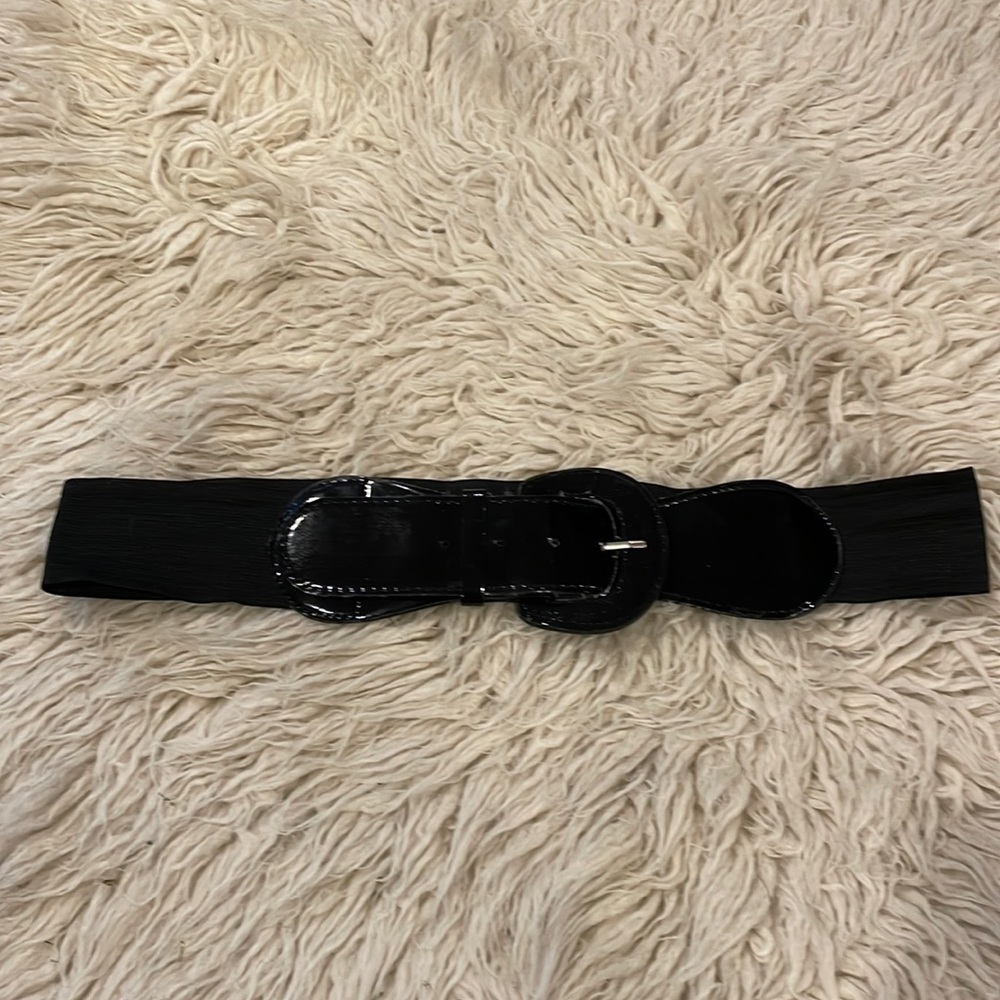 Elastic pleather black belt
